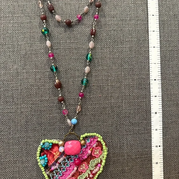 Handmade heart necklace on vintage glass chain - Picture 9 of 9